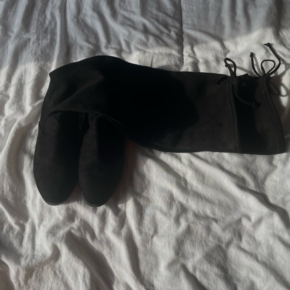 Steve Madden Faux Suede Knee high black boots - Picture 3 of 4